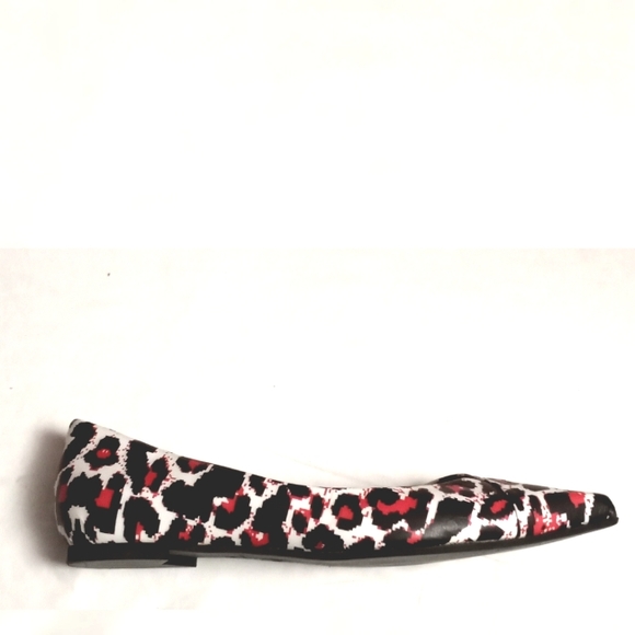 Alexander McQueen Shoes - ALEXANDER MCQUEEN Pointed Toe D'Orsay Flats in Digitized Leopard